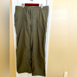Women’s The North Face Hiking Pant 12 Short